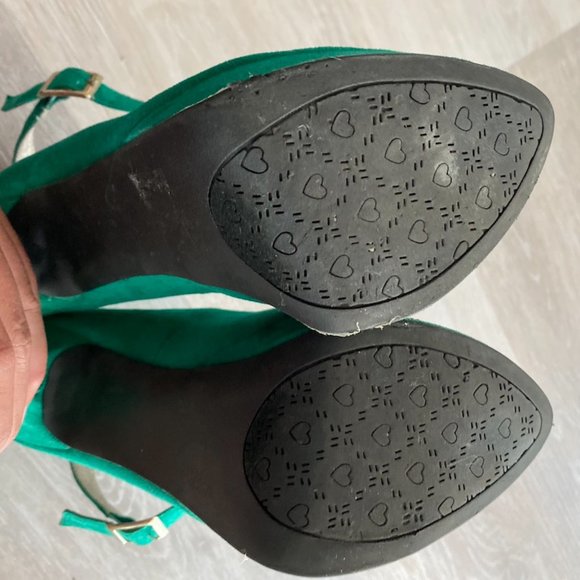 Qupid Green Suede Platform Heel with Ankle Strap - Picture 4 of 4